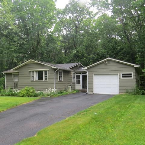128 Acrebrook Dr, Northampton, MA 01062