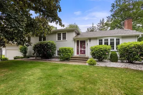 186 Meadowlark Dr, Longmeadow, MA 01106