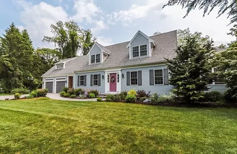 1 Cachalot Ln, Falmouth, MA 02540