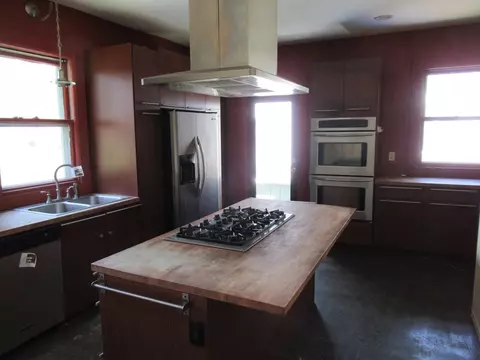 174 Pineywoods Ave, Springfield, MA 01108 photo 3