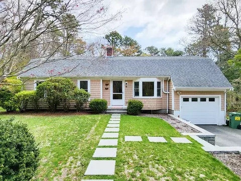 88 Five Corners Rd, Barnstable, MA 02632