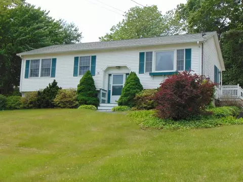 35 Bluejay Ln, Taunton, MA 02718