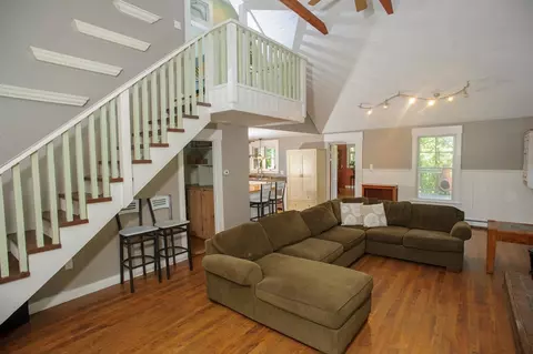 201 Spring St, Tisbury, MA 02568 photo 8