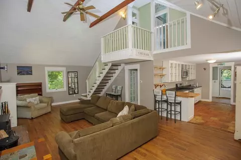 201 Spring St, Tisbury, MA 02568 photo 6