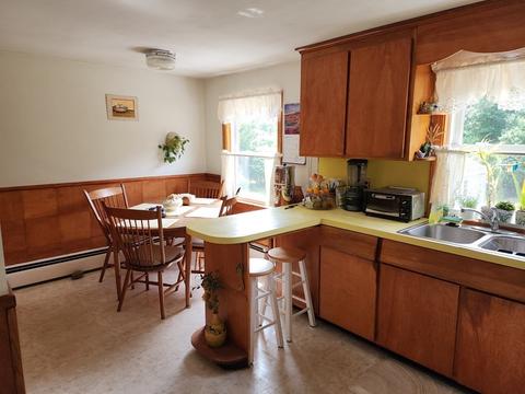 946 Bradley Rd, Springfield, MA 01109 photo 8