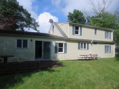 53 Crescent St, Shrewsbury, MA 01545
