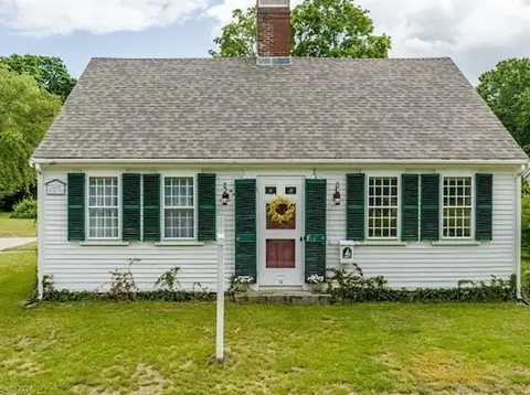 36 Spring St, Hingham, MA 02043 photo 2