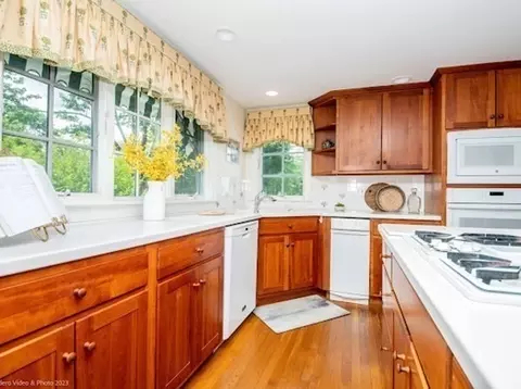 36 Spring St, Hingham, MA 02043 photo 7