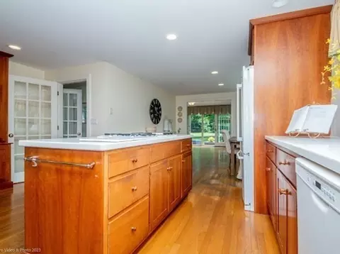 36 Spring St, Hingham, MA 02043 photo 8