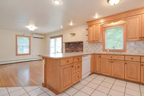 2 Mayflower Ave, Wareham, MA 02571 photo 13