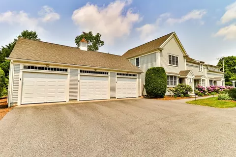 56 Carriage Shop Rd #3, Falmouth, MA 02536