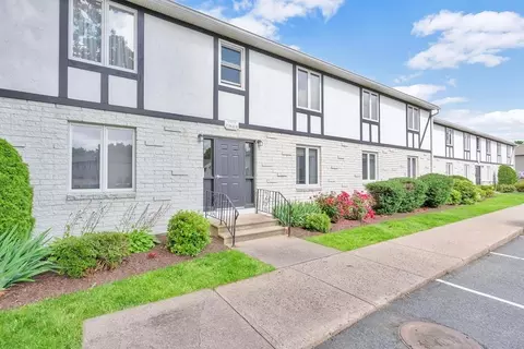 200 Lambert Ter #29, Chicopee, MA 01020