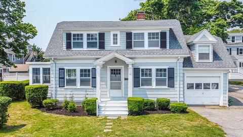 11 Pennsylvania Ave, Falmouth, MA 02540