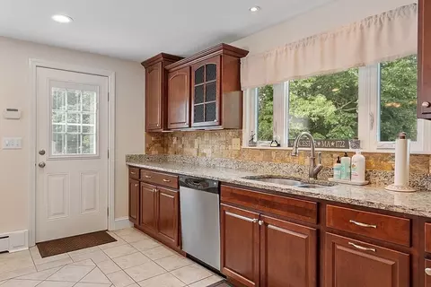 9 Primrose St, Worcester, MA 01604 photo 7