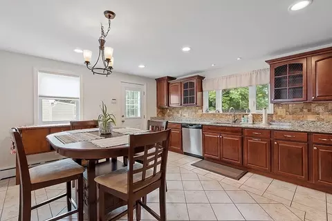 9 Primrose St, Worcester, MA 01604 photo 5