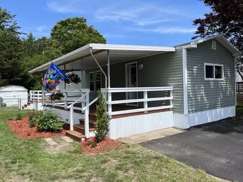 4 Madeline St, Wareham, MA 02538