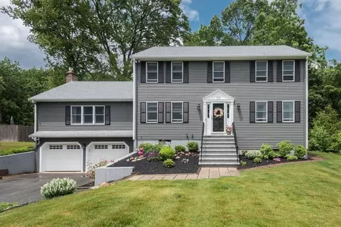 112 Buckboard Ln, Abington, MA 02351