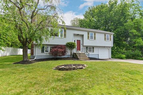 322 Ash St, Reading, MA 01867
