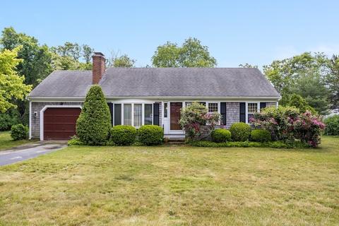 231 Knotty Pine Ln, Barnstable, MA 02632