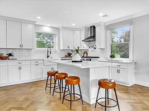 22-24 Central Ave #22, Newton, MA 02460