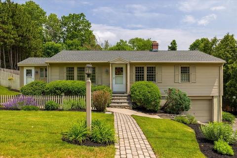 23 Aloe Dr, Leominster, MA 01453