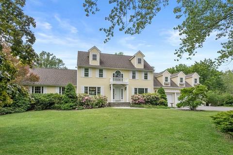 75 Westchester Dr, Canton, MA 02021