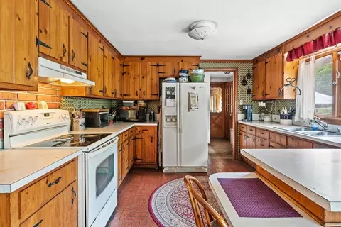80 Clark St, Easthampton, MA 01027 photo 4