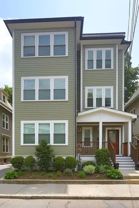 114 Davis Ave #1, Brookline, MA 02445