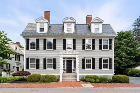 7 Hamilton St #1, Salem, MA 01970