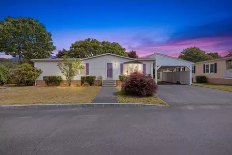17 Queens Rd, Attleboro, MA 02703