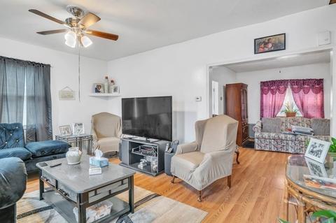 412 Saint James Ave, Springfield, MA 01109 photo 9