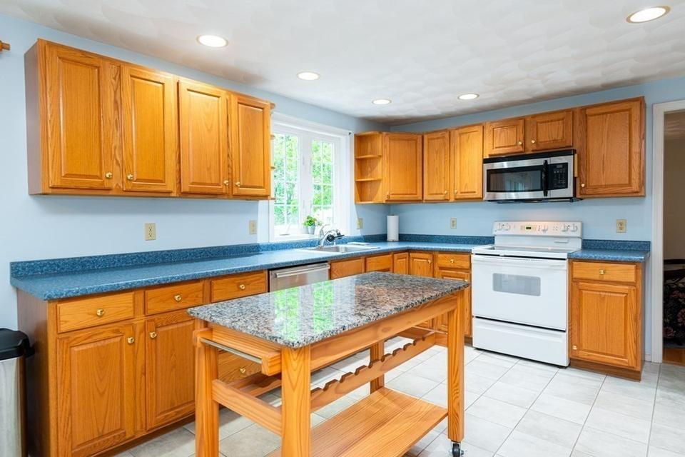  1 Rock Pond Ave, Georgetown, MA 01833 photo 6