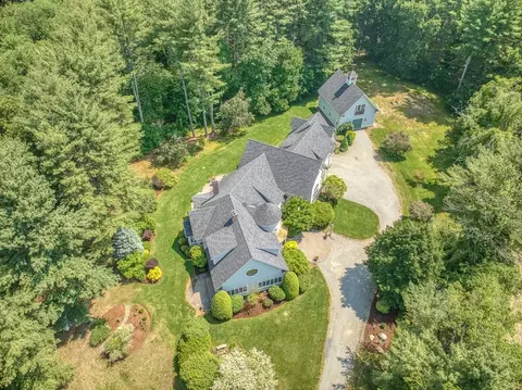 106 Maple St, Carlisle, MA 01741