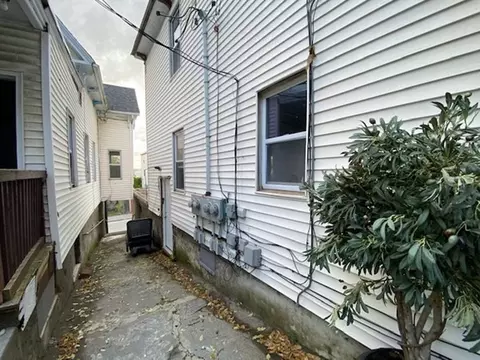 52 525 Wall St, Worcester, MA 01604 photo 2
