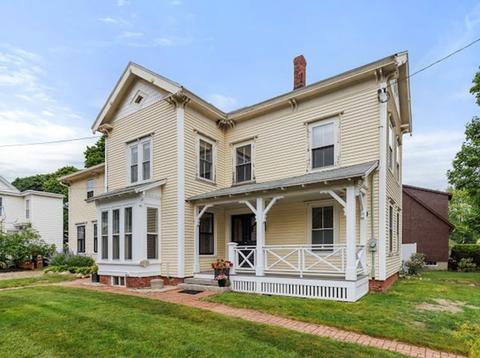 21 Whittier Ln, Amesbury, MA 01913
