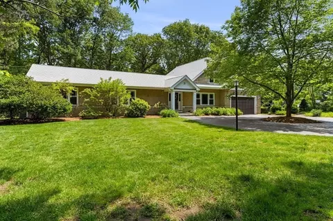 17 Boyles St, Beverly, MA 01915 photo 1