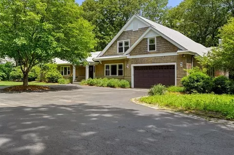 17 Boyles St, Beverly, MA 01915 photo 2