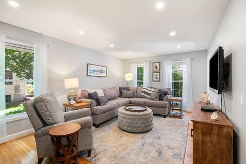 8 Scotland St, Hingham, MA 02043 photo 5