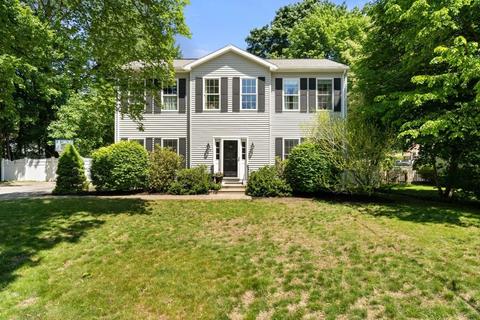 8 Scotland St, Hingham, MA 02043