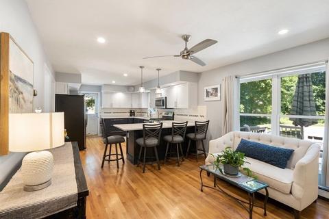 8 Scotland St, Hingham, MA 02043 photo 3