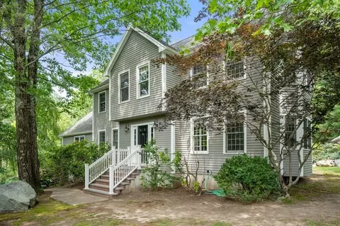 2 Trailside Rd, Medfield, MA 02052