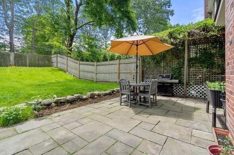 698 Beacon St #698, Newton, MA 02459