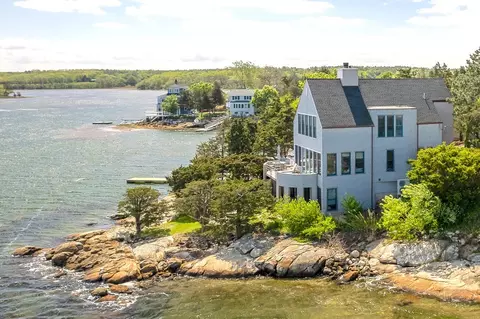 51 Lufkin Pt, Essex, MA 01929