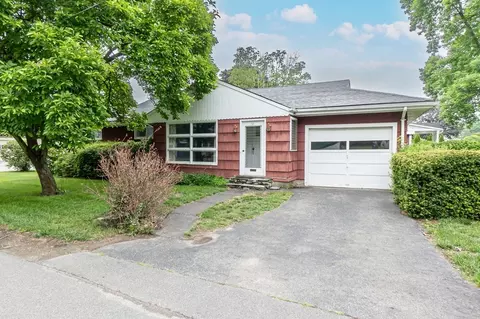 12 Carleton Dr, Newburyport, MA 01950