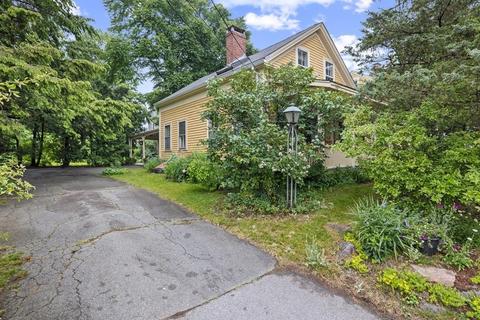76 Woburn St, Lexington, MA 02420