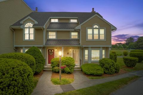316 Carriage Ln #316, Taunton, MA 02780