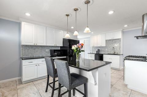 44 King St, Westfield, MA 01085 photo 3