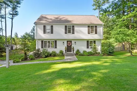 30 Tobey Garden St, Duxbury, MA 02332