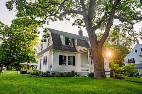 49 Pratt St, Reading, MA 01867
