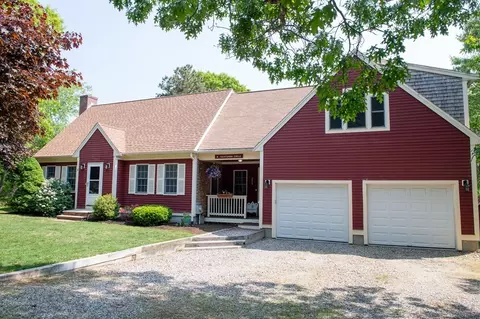 8 Yachstman Cir, Mashpee, MA 02649 photo 4